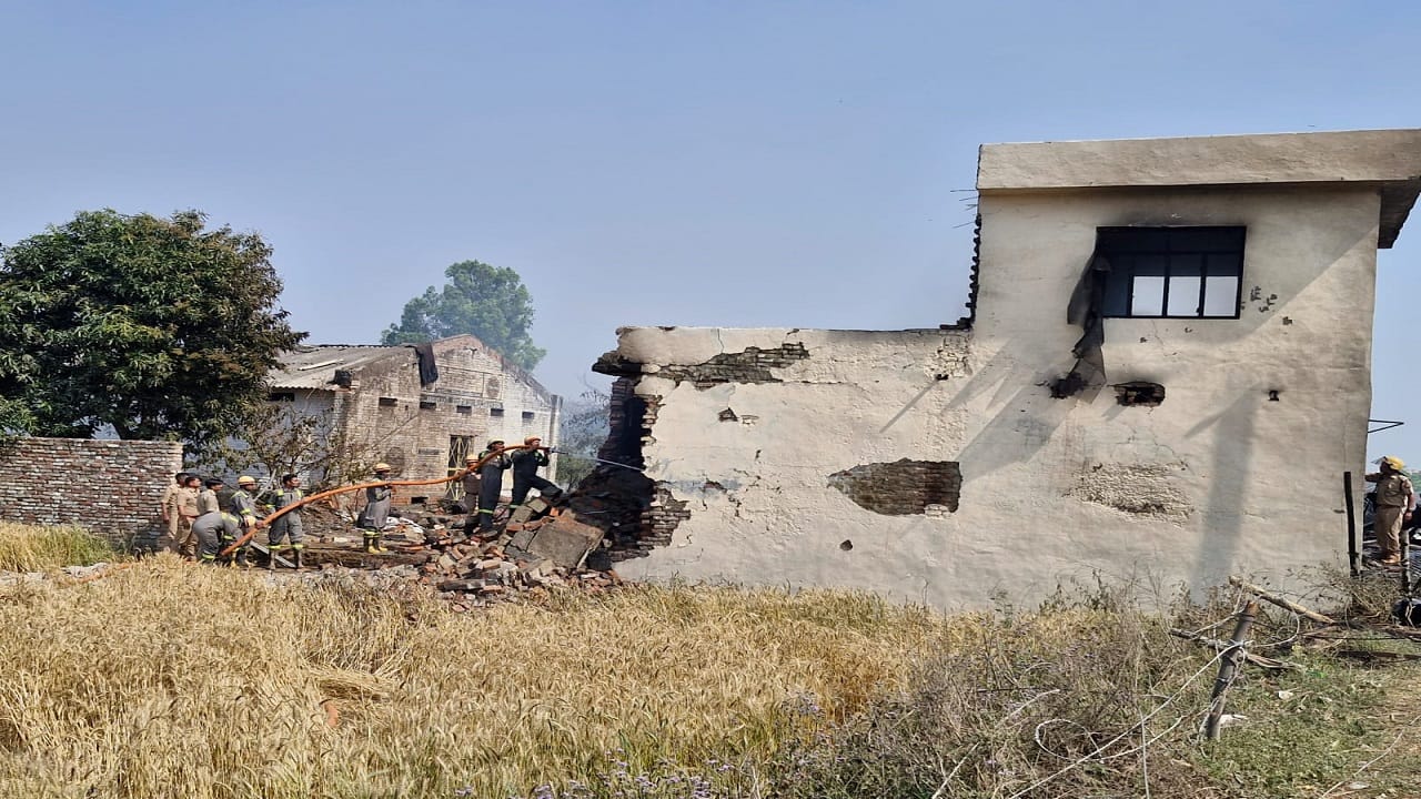 gas agency caught fire due to cylinder explosion in Bareilly