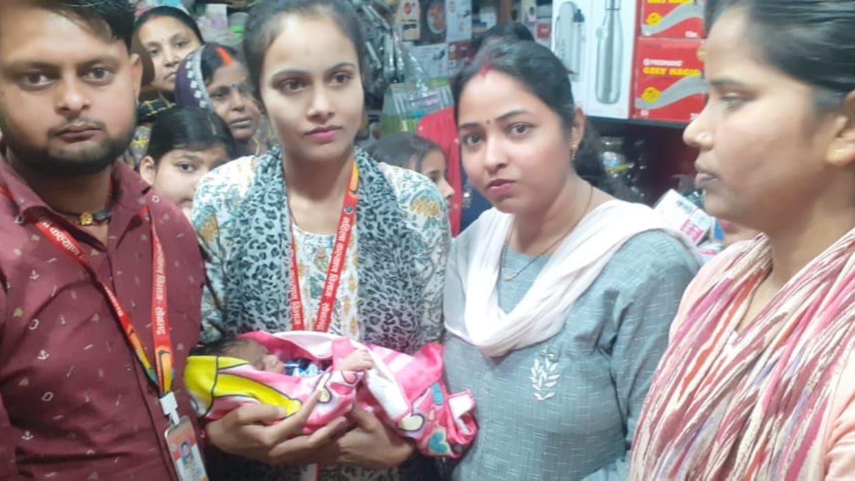 People who went out for a walk heard the sound of a baby crying an abandoned newborn was found in the passeng