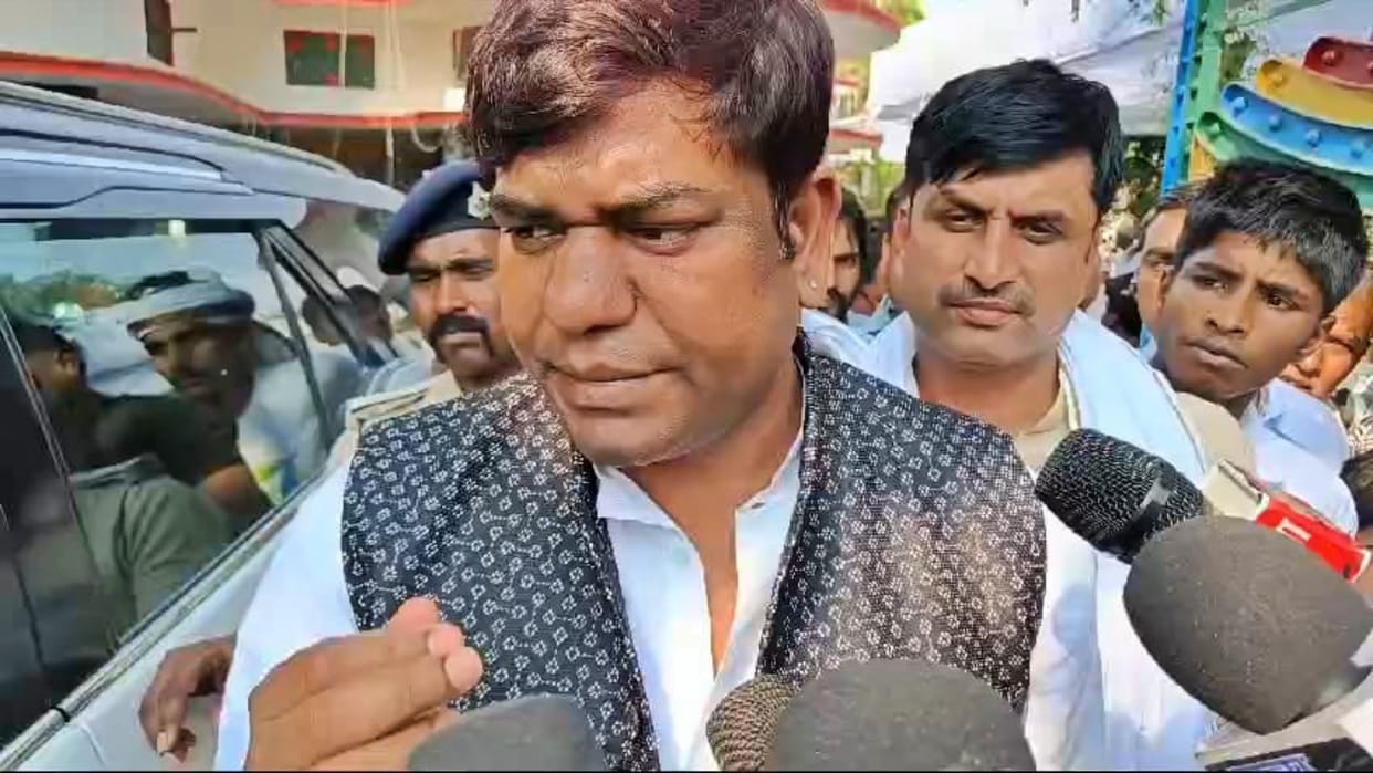 Election 2025 Mukesh Sahni says CM Nitish's health is bad due to old age now hand over chair to new generation