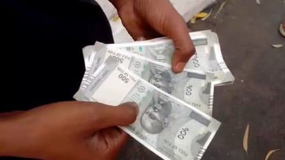 एटीएम से निकले नकली नोट