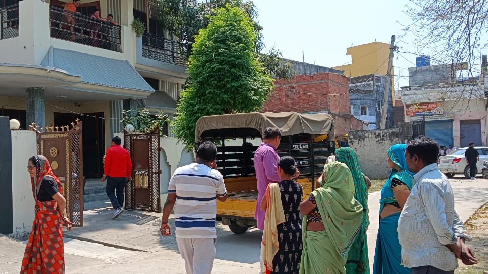 Dead bodies of retired railway employee and his son found in house in Gorakhpur