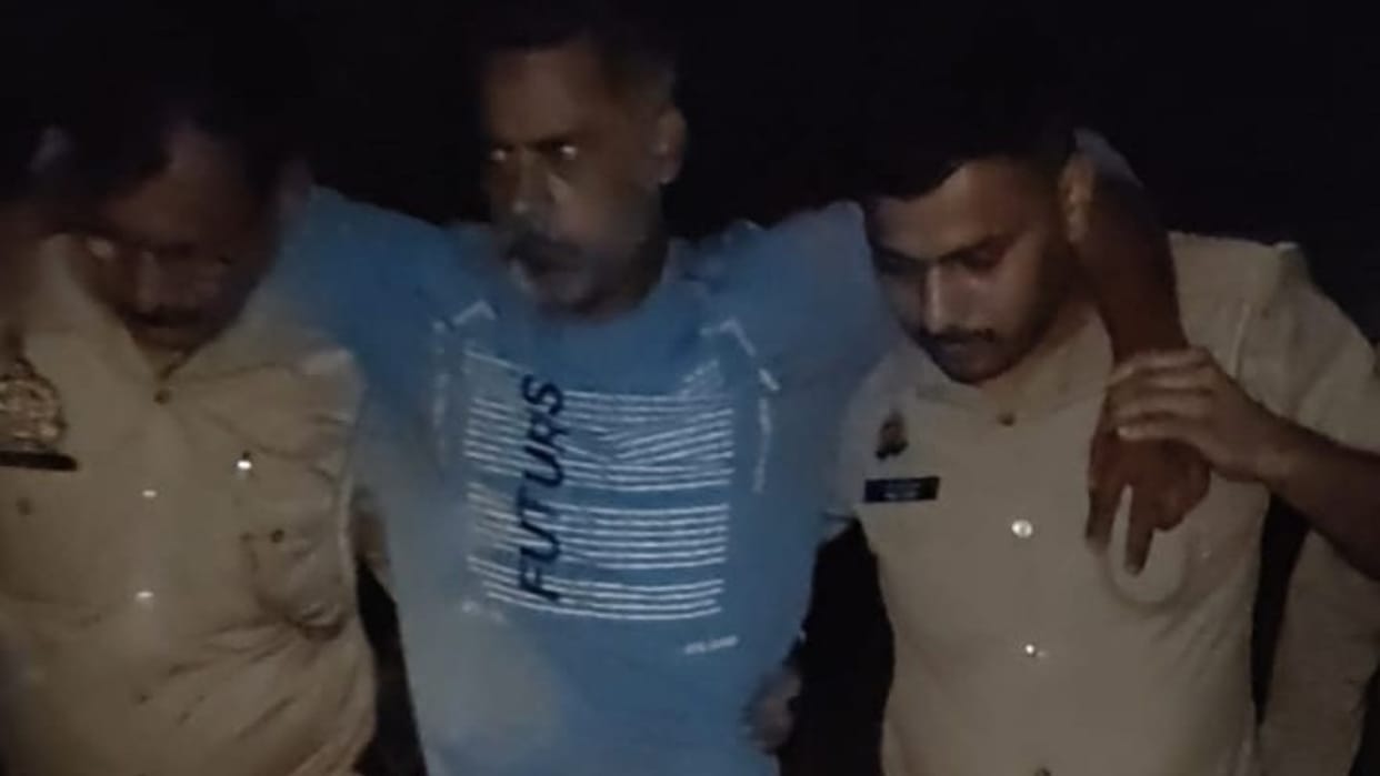 accused of cow slaughter shot in the leg police arrested three accused in Bareilly