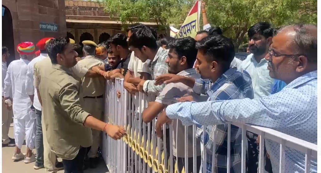 the entire society protested against the SP MP in the district collectorate In Jodhpur