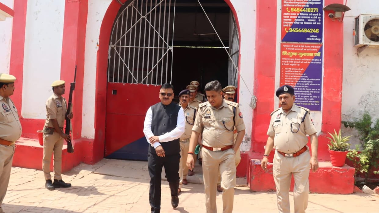 Sonu Singh and Mangesh Yadav groups clashed due to take food first in jaunpur jail