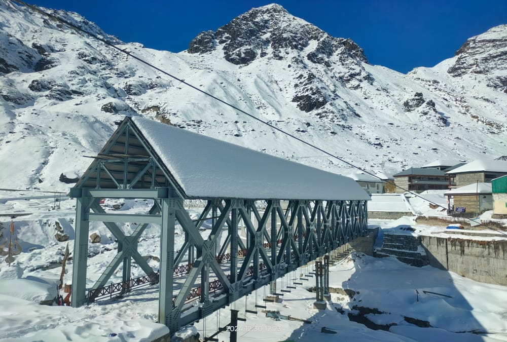 Gaurikund-Kedarnath walking route Devotees reached to see Baba through the valley of snow
