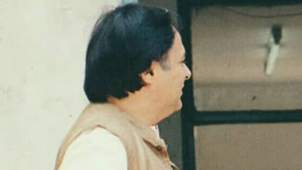 Farooq Shaikh Birth Anniversary known for jeena isi ka naam hai tv talk show movies know more