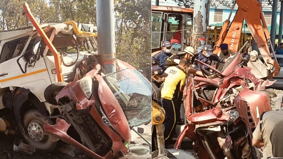 Dehradun Lachhiwala Toll Plaza Accident mining dumper crushed Car dead bodies recovered by cutter Photos