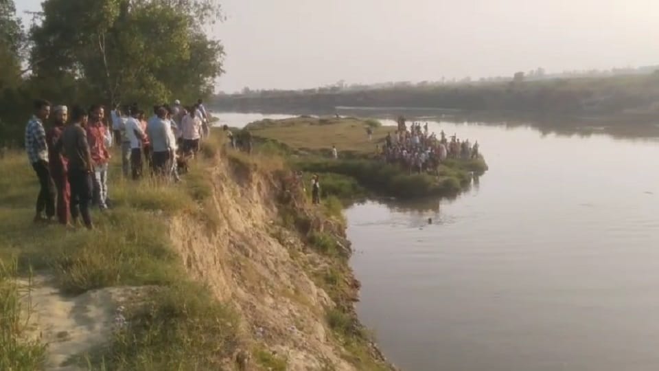 Three children drowned in Garra river Shahrukh body found after 20 hours in shahjahanpur