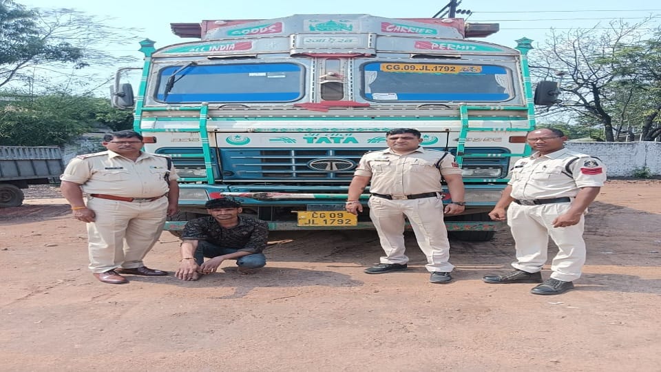 Truck driver who fled with iron rods worth 17 lakhs arrested search for absconding accomplices continues in Ra