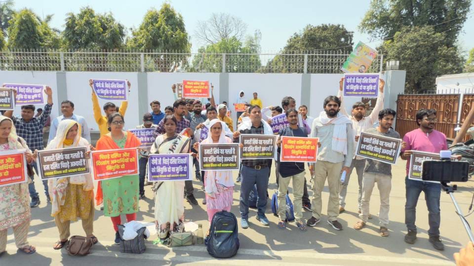 69000 candidate of teacher recruitment created ruckus in education minister residence due to non-hearing in SC