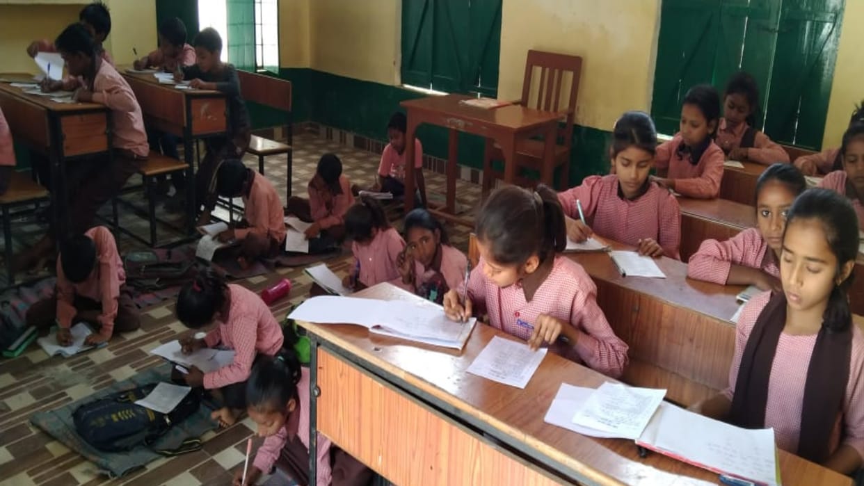Pratapgarh: Examinations started in council schools, students sat on furniture and on the floor to give exams