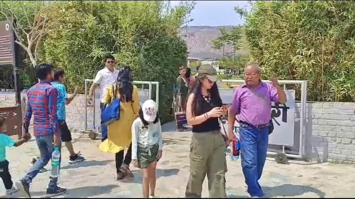 Rajgir: Trouble due to increased crowd in Nature-Zoo Safari, tourists disappointed due to lack of facilities