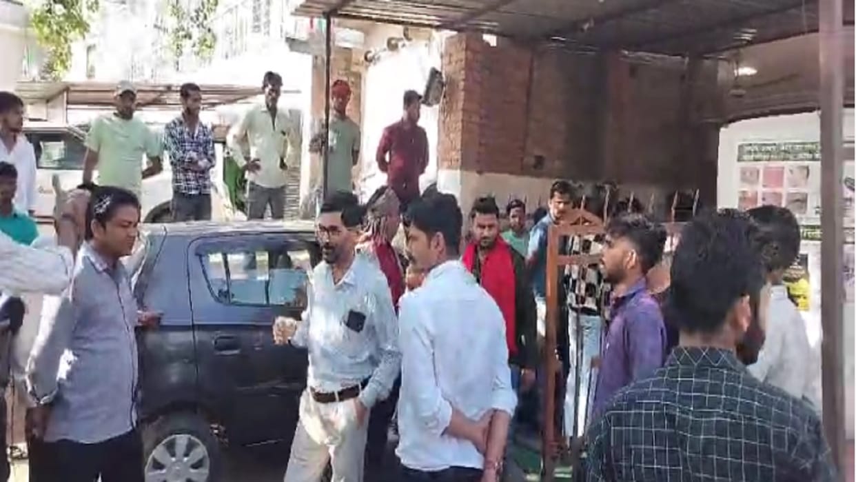 bus full of school children went out of control and overturned in Jhansi