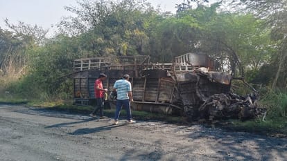 Meerut: Fire broke out after head-on collision between canter and dumper, driver burnt alive
