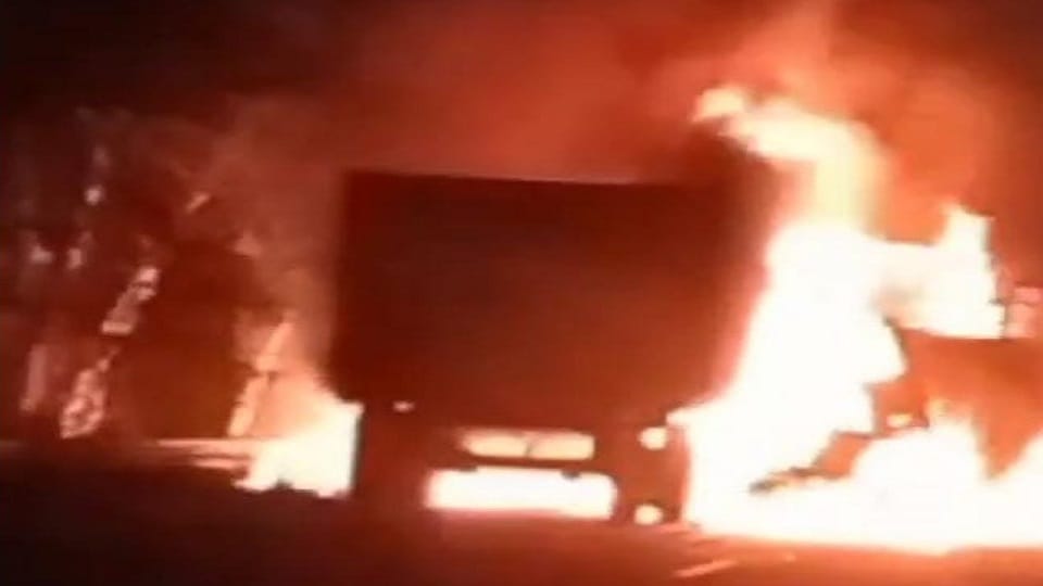 Meerut: Fire broke out after head-on collision between canter and dumper, driver burnt alive