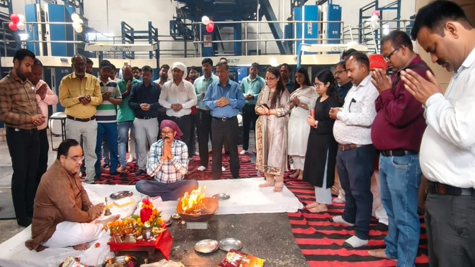 36th Foundation Day: Havan in Amar Ujala premises, 11 people including PadmaShri Baburam and Dilshad honored