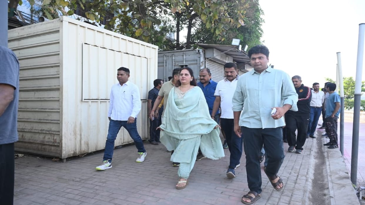 Raipur Budhatalaab Chowpatty Protest: Mayor Meenal Choubey angry at agency arbitrariness