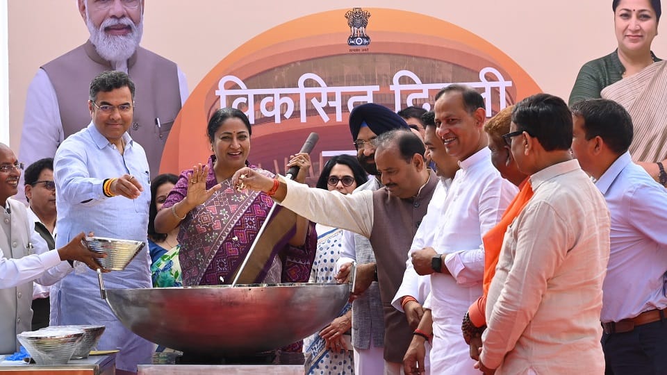 Delhi Budget 2025 Clash between BJP-AAP in Delhi Assembly, now waiting for budget