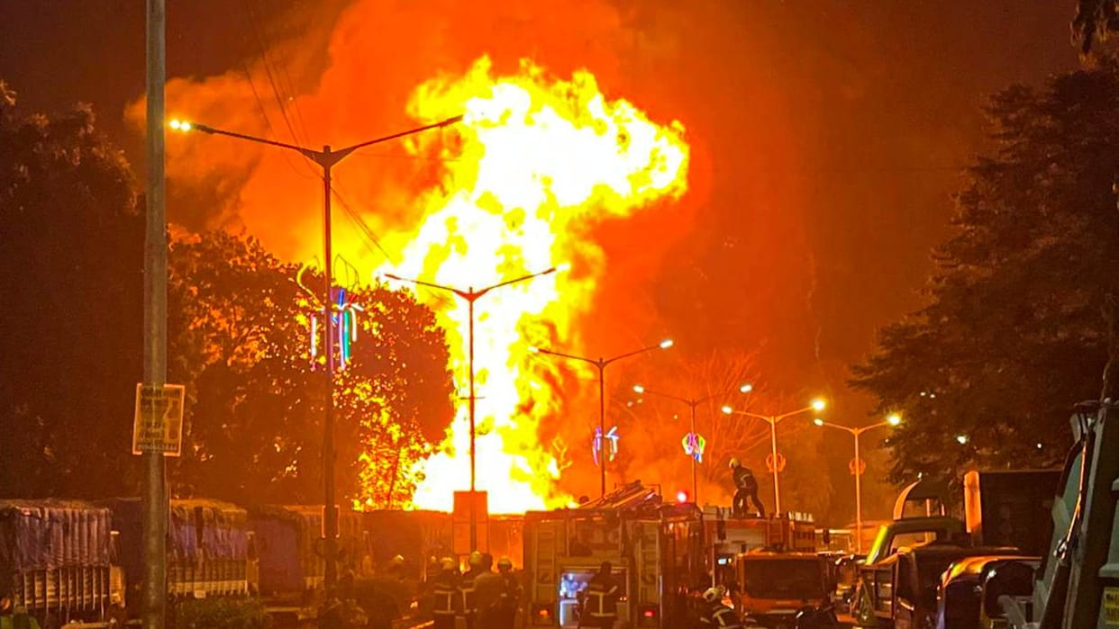 Mumbai Dharavi Fire Updates Nature Park PNGP Colony Fire Brigade casualties rescue news in hindi