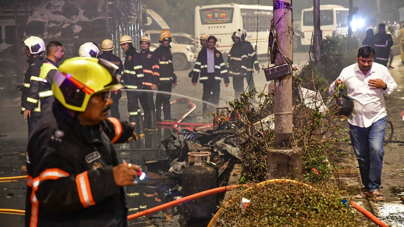 Mumbai Dharavi Fire Updates Nature Park PNGP Colony Fire Brigade casualties rescue news in hindi