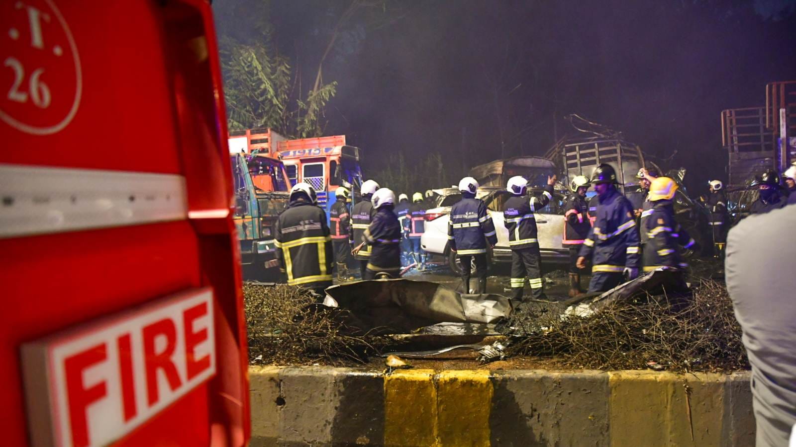 Mumbai Dharavi Fire Updates Nature Park PNGP Colony Fire Brigade casualties rescue news in hindi