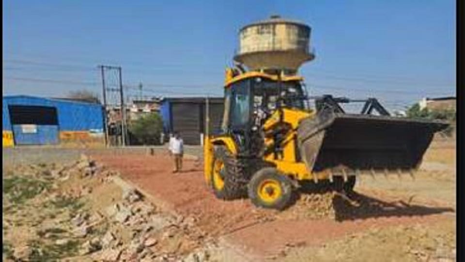 ADA Bulldozer Action: Illegal Colony Demolished, Shops Sealed in Agra Crackdown