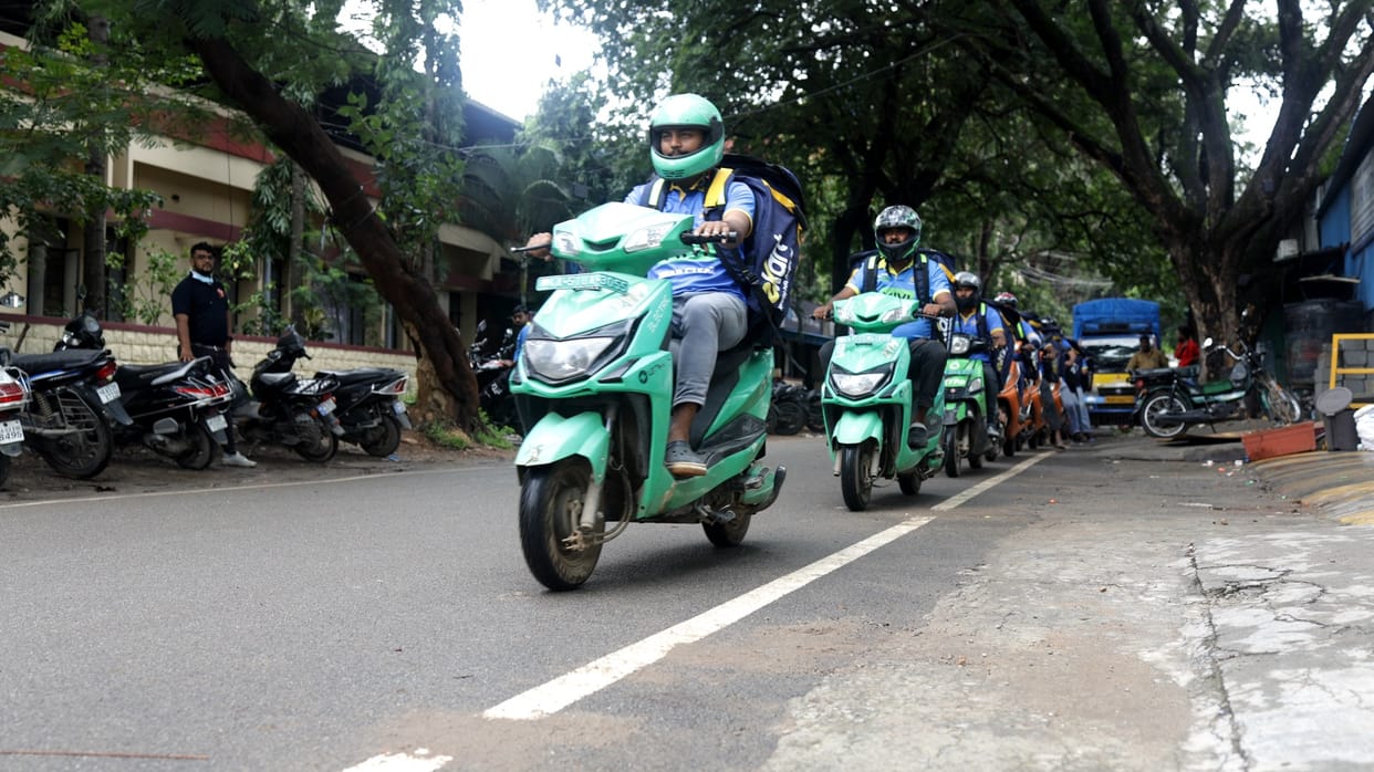 Delhi EV Policy 2026 Draft: Petrol, Diesel Vehicles Banned from Delivery And Ride Aggregator Fleets