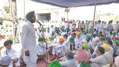 गांव डल्लेवाला में किसानों का धरना।