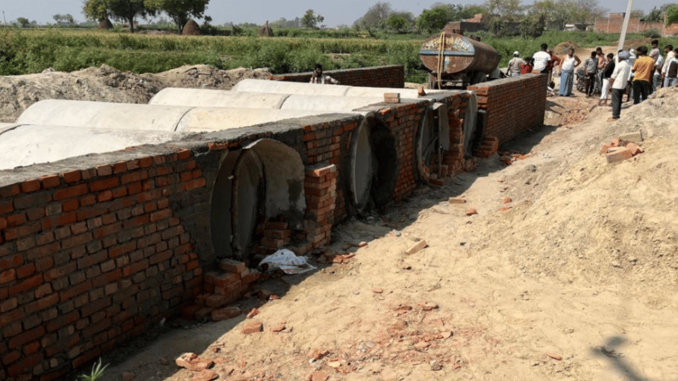 Villagers stopped the construction of Rapta bridge on Neem river