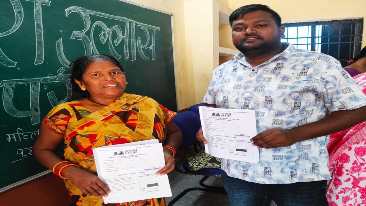 Education has no age: Mother and son took literacy test together and achieved success in CG