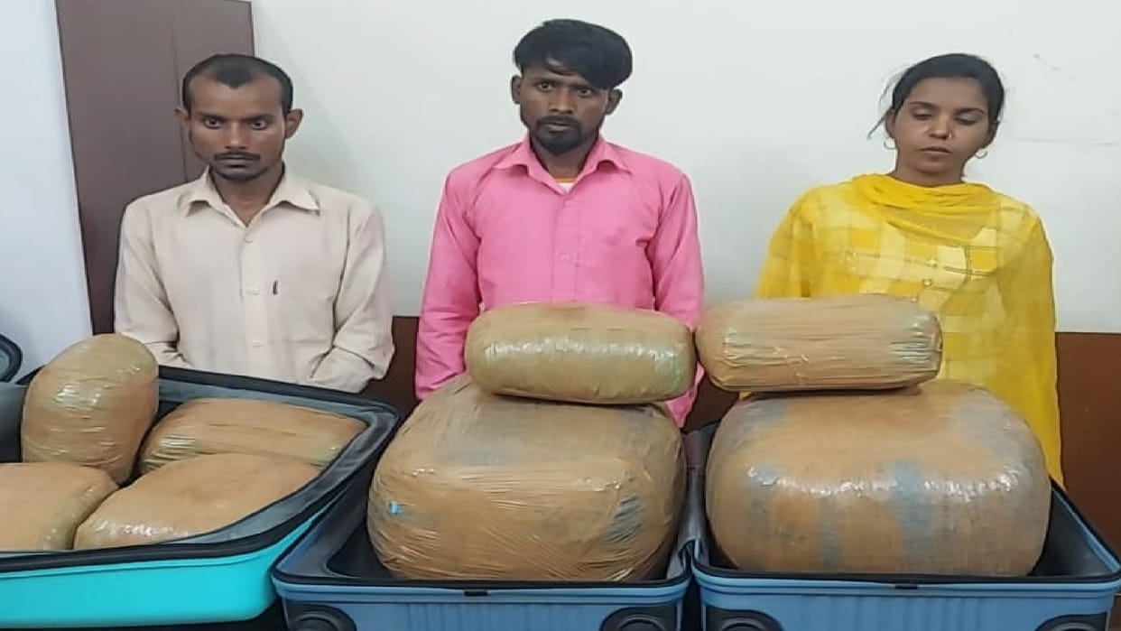 Police arrested three accused from Uttar Pradesh including a woman for smuggling ganja in Raipur
