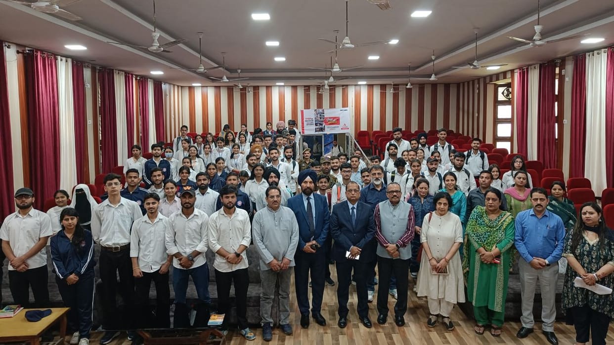 Police School: 'You are a warrior, support us in the war against drugs and cyber crime'; said IG Sunil Gupta