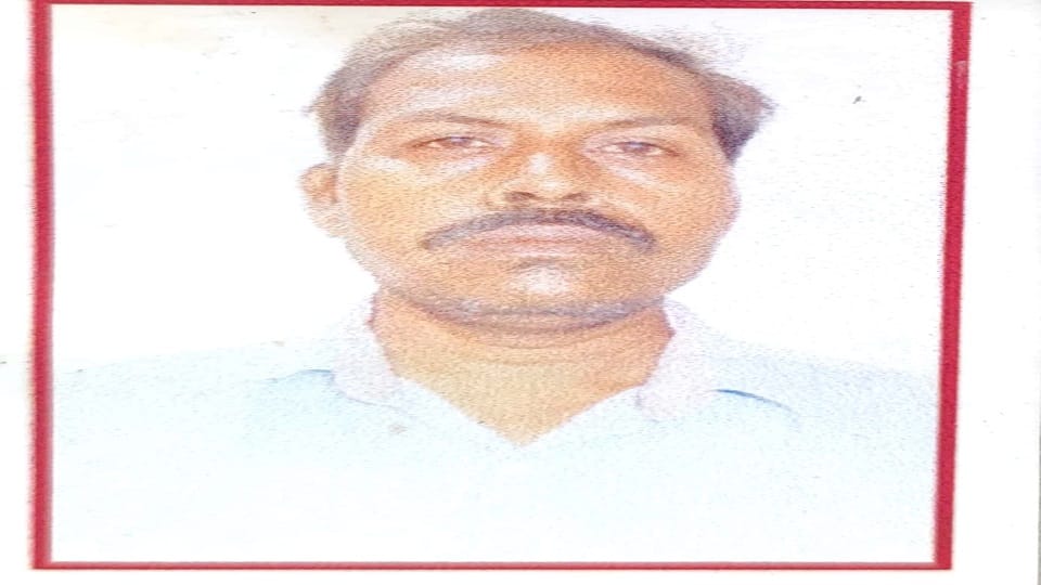 Lekhpal committed suicide by hanging himself Vijay Kumar Gaud was posted in Pratapgarh in Prayagraj
