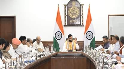 मंत्रिमंडल के साथ बैठक करते सीएम नायब सिंह सैनी