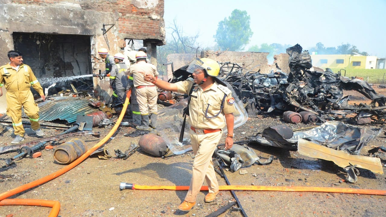Bareilly Gas Cylinders Explosion Like Fireworks Check Full Timeline Details in Hindi