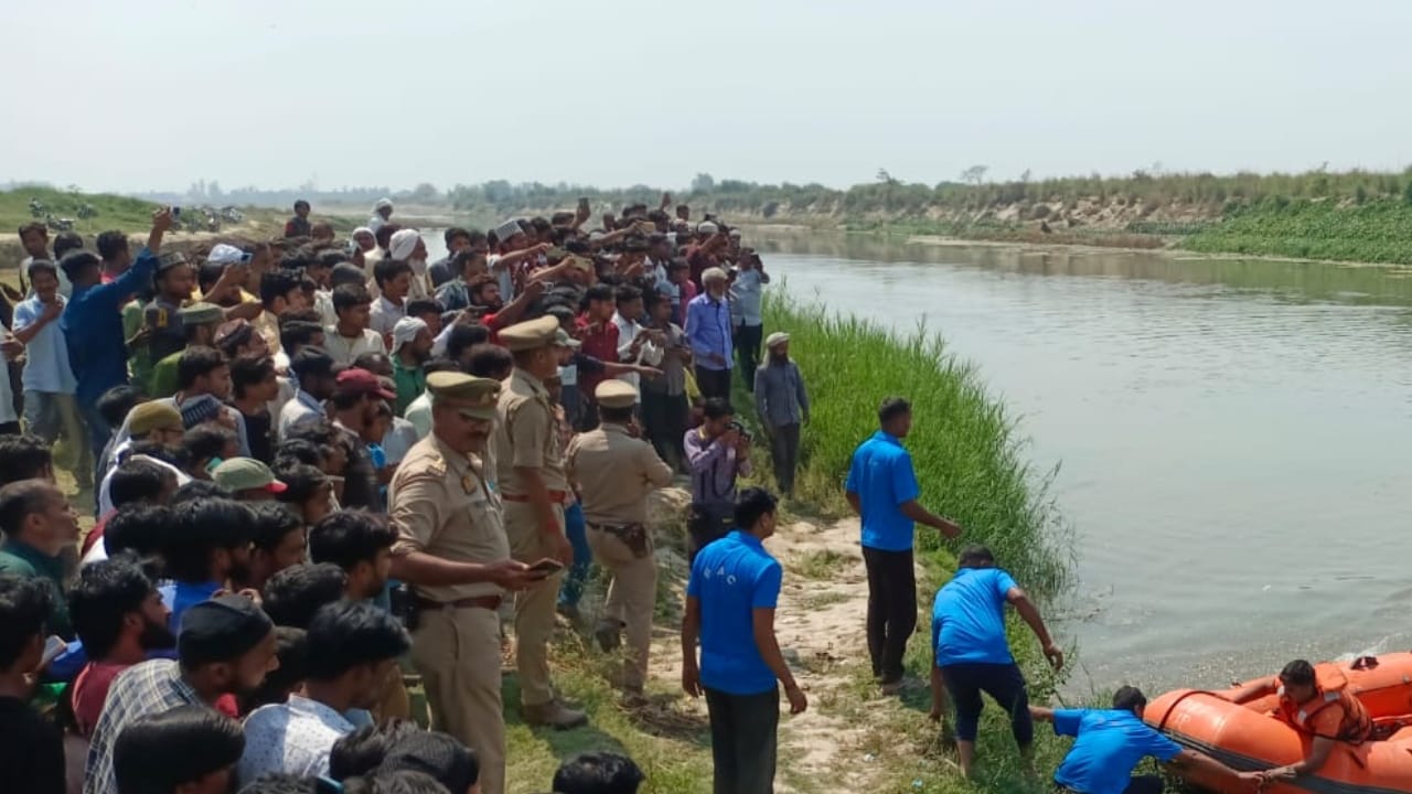 Three children drowned in Garra river Shahrukh body found after 20 hours in shahjahanpur