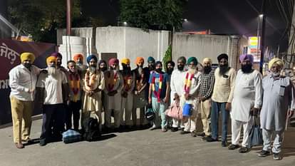 रिहा किए गए किसान।