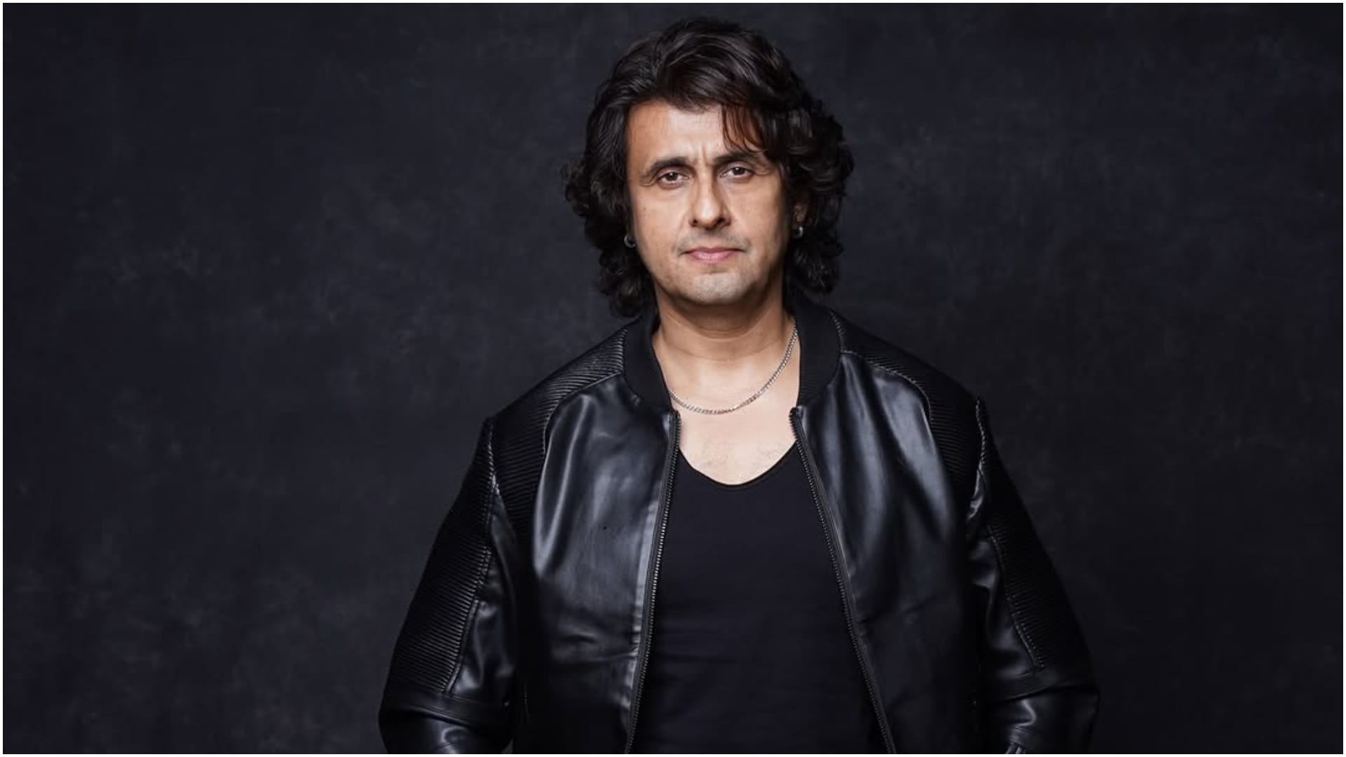 Sonu Nigam denies Stone bottle Pelting By Students During Delhi University Concert shares clarification post