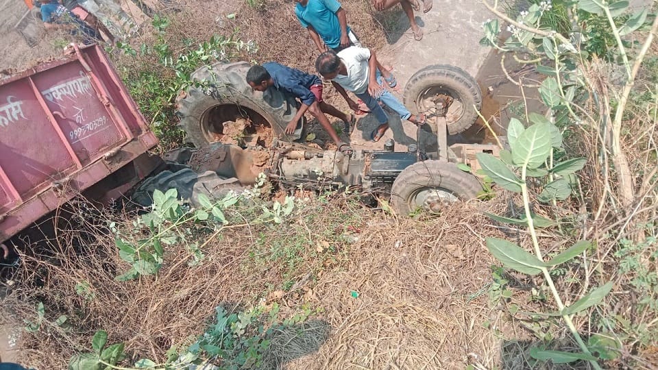 High speed tractor lost control and overturned driver died after getting crushed under the engine in Raigarh