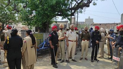 पंजाब में फिर शुरू हुआ किसान आंदोलन: डल्लेवाल के पैतृक गांव में लगाया पक्का मोर्चा, मौके पर भारी पुलिस तैनात Farmers staged a sit in protest in Jagjit Singh Dallewal village in Faridkot