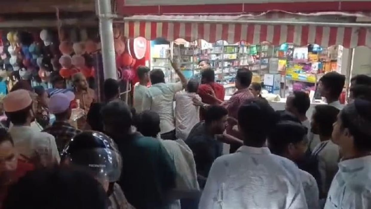 two groups fight over the death of puppy in Bareilly
