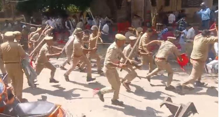 Chaos in Agra Karni Sena reached SP MP's residence vandalism took place police was also assaulted
