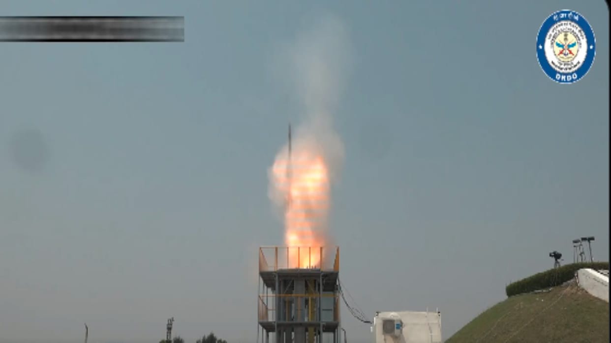 Indian Navy successfully test fires surface-to-air missile from Odisha coast News In Hindi