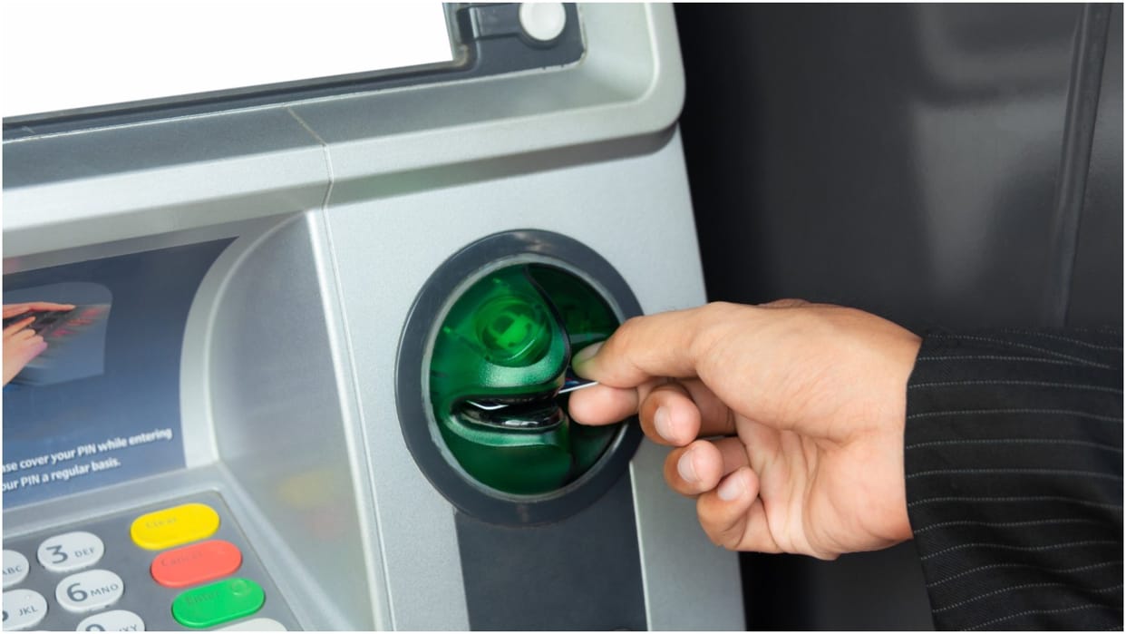trick in ATM both money and card get stuck police caught two cunning people surprised to hear feat