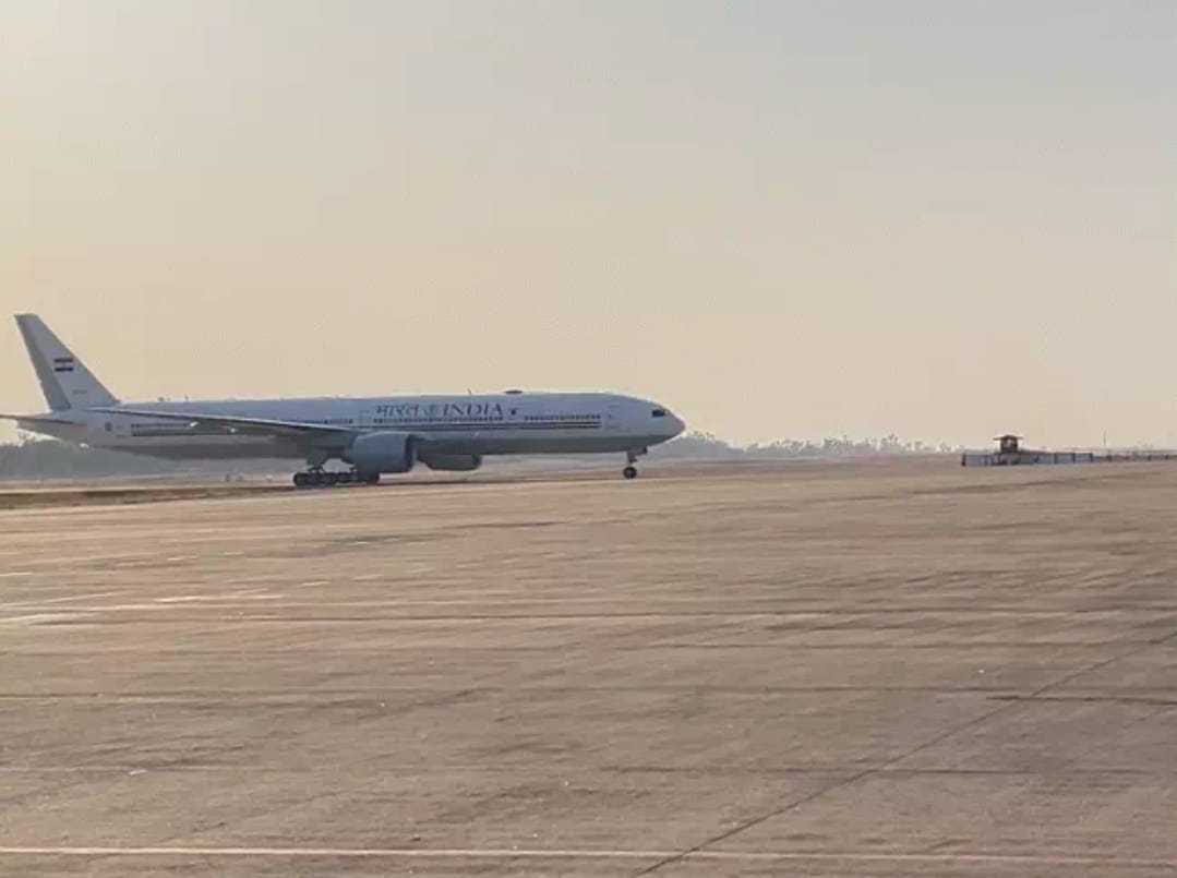 MP News Boeing 777-300 ER aircraft landed for first time at Bhopal airport