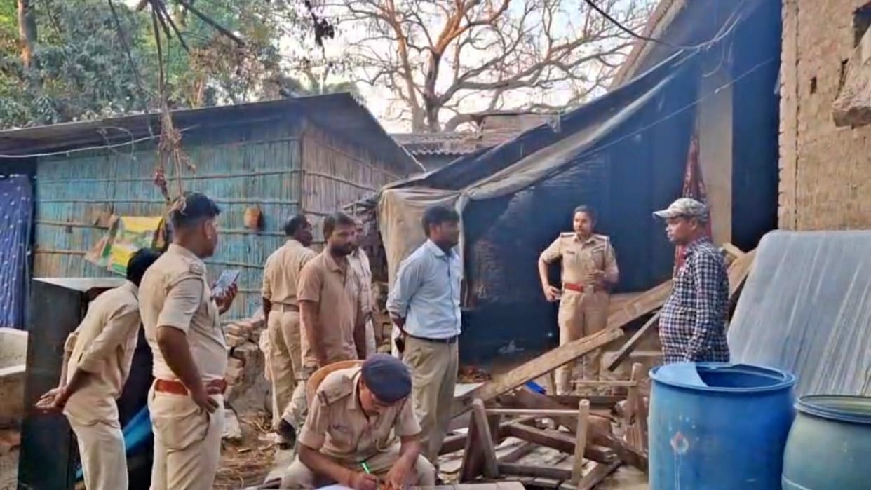 Darbhanga: Police confiscated house of kidnappers land dealer Manish Yadav accused surrendered Hajipur court
