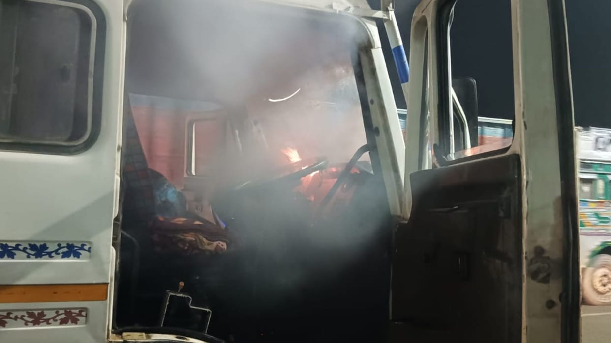 Smoke suddenly started coming out of the moving trailer