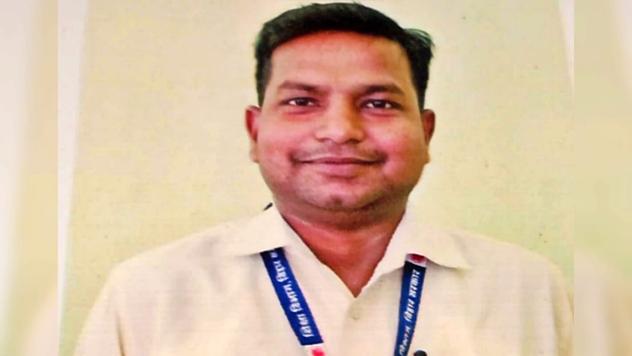Gopalganj News: In UP, speeding vehicle ran over a teacher and his father who going for treatment, both died