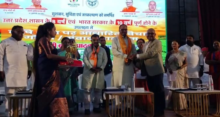 Seminar organised on completion of 8 years of state government Deputy CM and other MLAs honoured