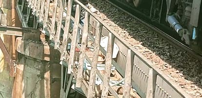 Rail Ganga bridge is being repaired cracks have appeared in the bottom kothi DRM said it is completely safe